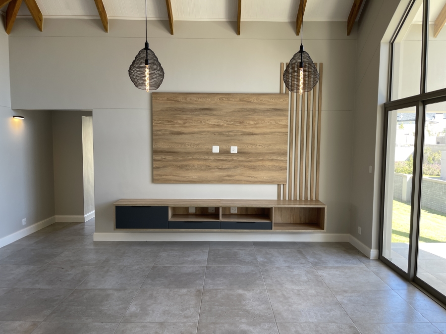 4 Bedroom Property for Sale in Kingswood Golf Estate Western Cape
